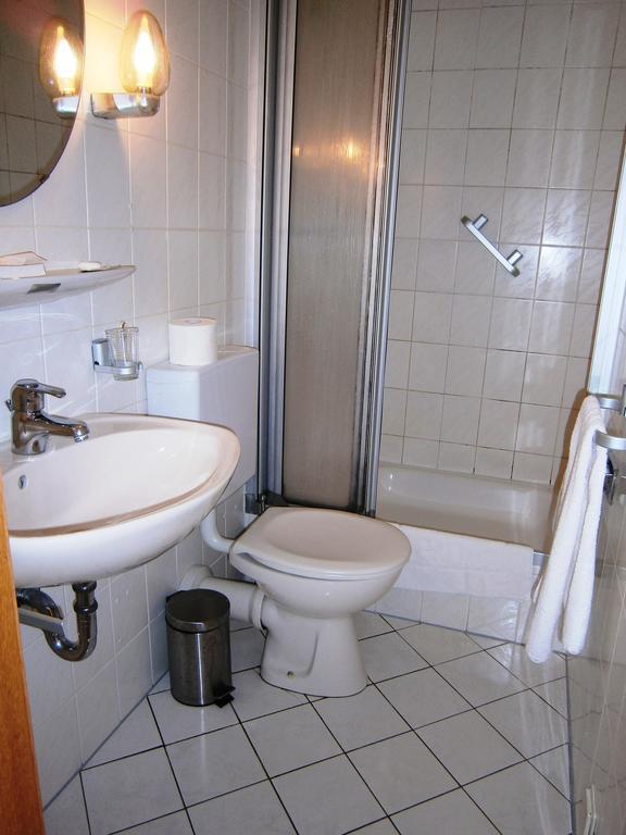 Hotel Strauss Waldbronn Quarto foto